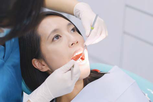 When To Go To The Emergency Dentist For An Infected Tooth